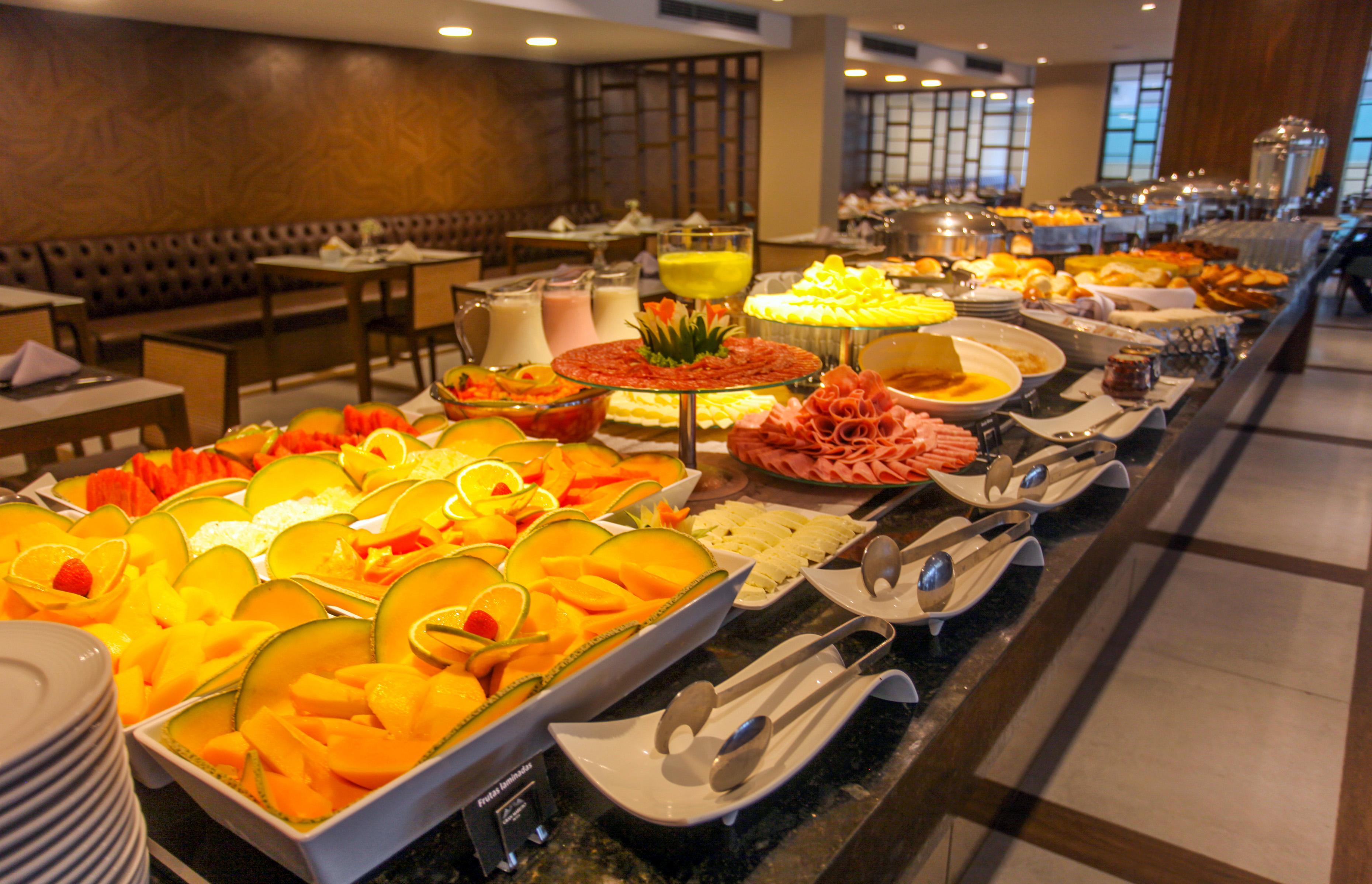 Gran Mareiro Hotel Fortaleza  Exterior photo A buffet at a hotel