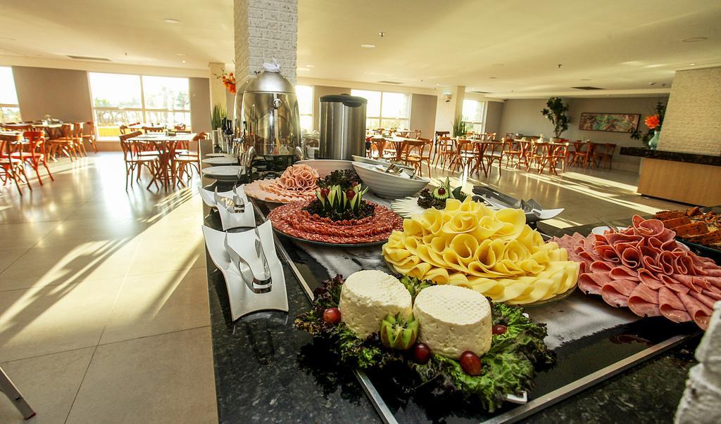 Gran Mareiro Hotel Fortaleza  Exterior photo A buffet at a hotel