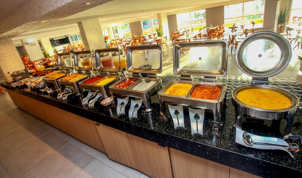 Gran Mareiro Hotel Fortaleza  Exterior photo A buffet at a hotel